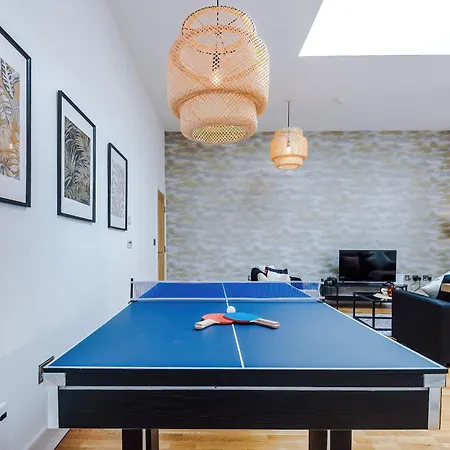 דירה Chic Modern Retreat In - Pool Table יורק