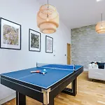 Stylish Modern Retreat In -pool Table * York