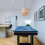 Apartamento Stylish Modern Retreat In -pool Table York