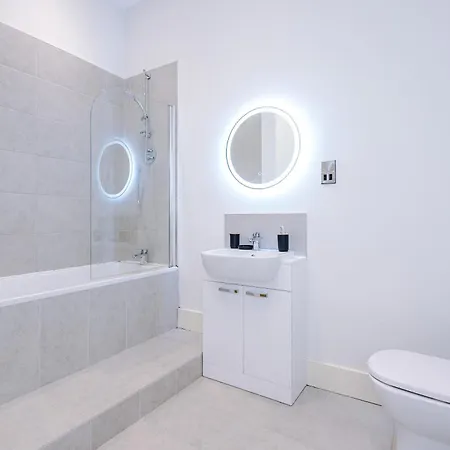 Charming 2 Bed In - Sleeps 6 公寓 *