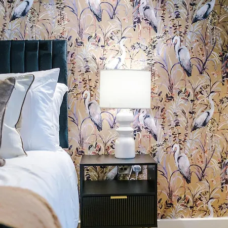 Charming 2 Bed In - Sleeps 6 *
