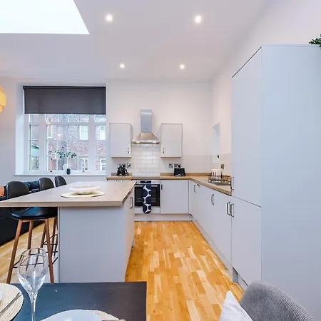Charming 2 Bed In - Sleeps 6 公寓 *