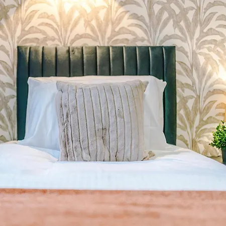 Charming 2 Bed In - Sleeps 6 *