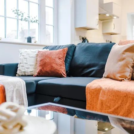 Charming 2 Bed In - Sleeps 6 Apartment *