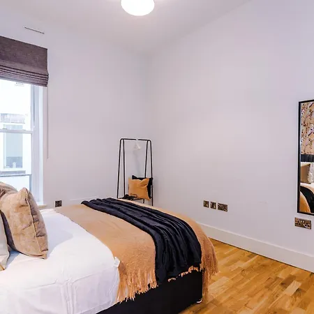 Apartment Charming 2 Bed In - Sleeps 6