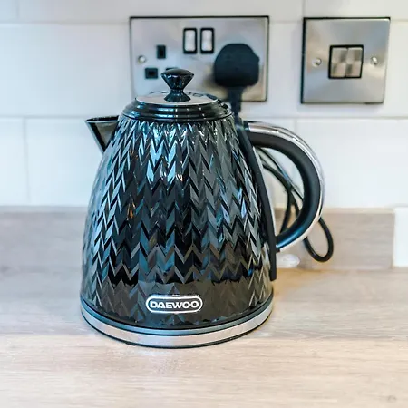 Chic Modern Retreat In - Pool Table * ヨーク