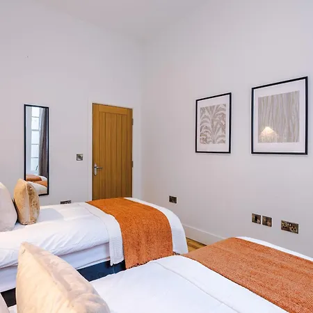 Charming 2 Bed In - Sleeps 6 *