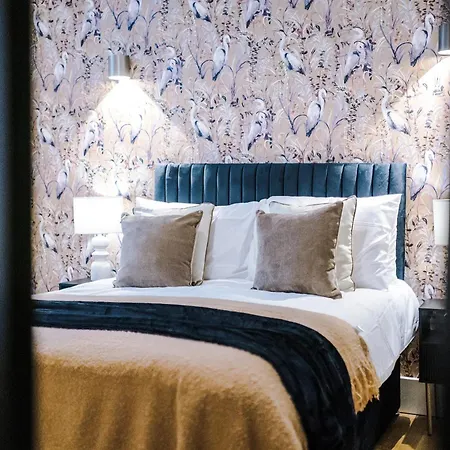 Charming 2 Bed In - Sleeps 6 公寓 *