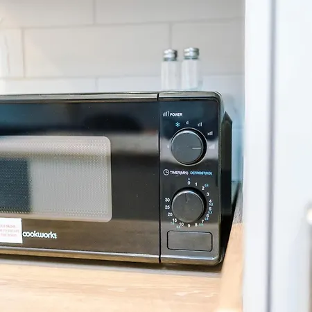 Chic Modern Retreat In - Pool Table Apartamento