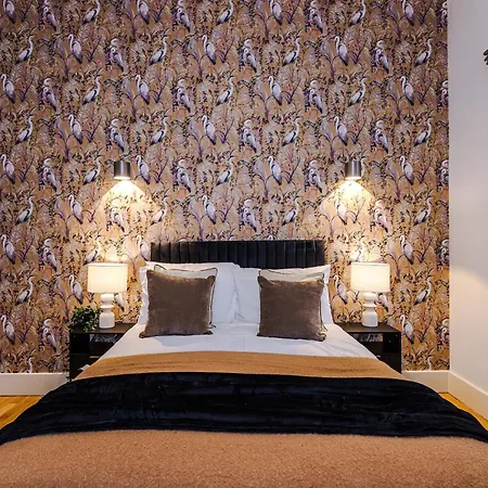 Chic Modern Retreat In - Pool Table * York