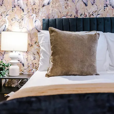 Apartamento Chic Modern Retreat In - Pool Table York