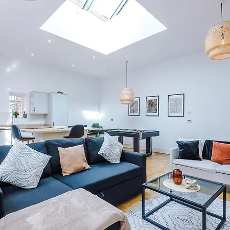 Stylish Modern Retreat In -pool Table *