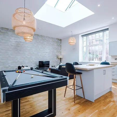 Chic Modern Retreat In - Pool Table Apartamento York