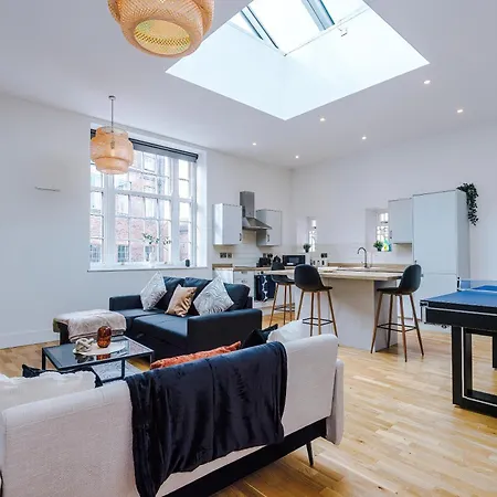 Apartamento Chic Modern Retreat In - Pool Table York