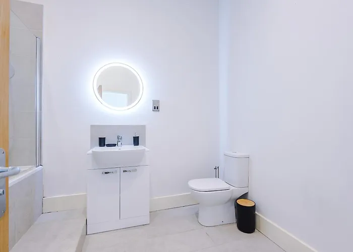 Chic Modern Retreat In - Pool Table 公寓