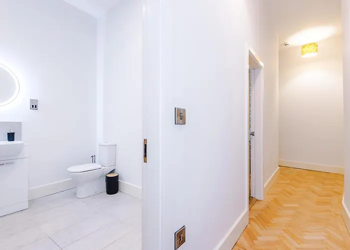 Chic Modern Retreat In - Pool Table 公寓