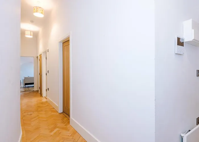 Chic Modern Retreat In - Pool Table * 约克