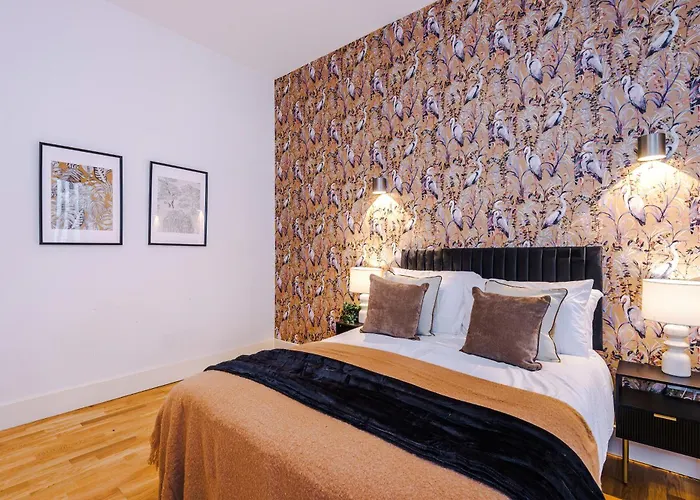 Chic Modern Retreat In - Pool Table 约克