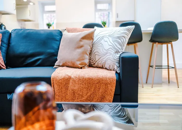 Chic Modern Retreat In - Pool Table * 约克