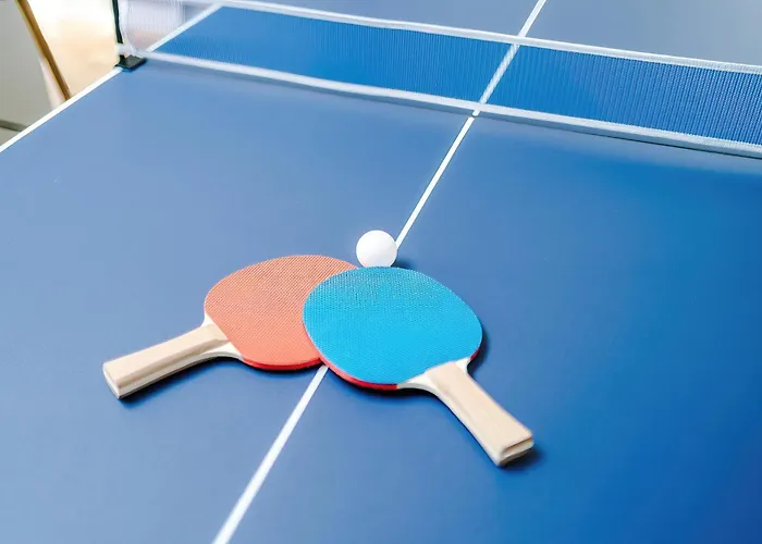 Chic Modern Retreat In - Pool Table 约克