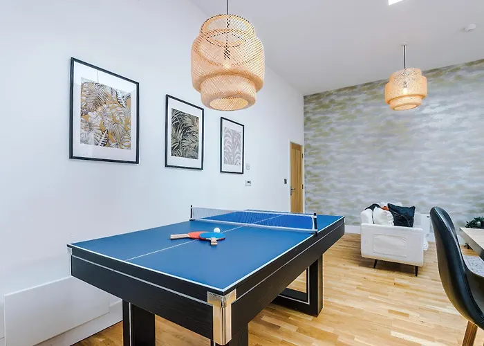 Chic Modern Retreat In - Pool Table * 约克
