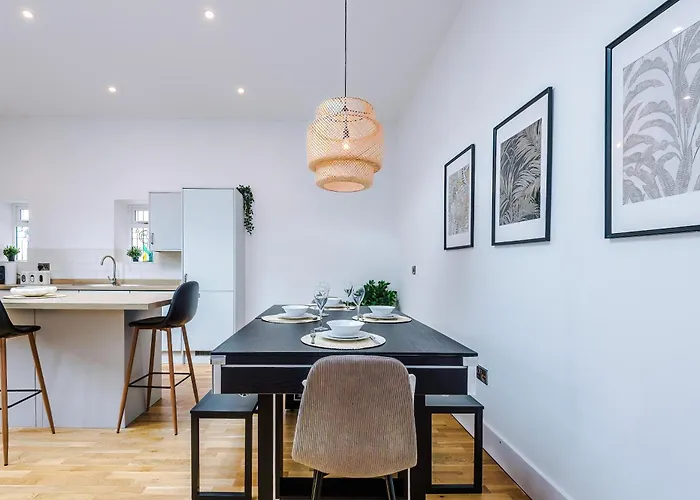 Chic Modern Retreat In - Pool Table 公寓