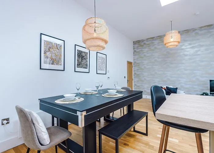 Chic Modern Retreat In - Pool Table 公寓